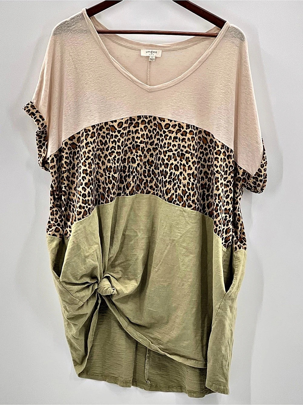 572 umgee Animal Print Color Block Tunic Large with pockets